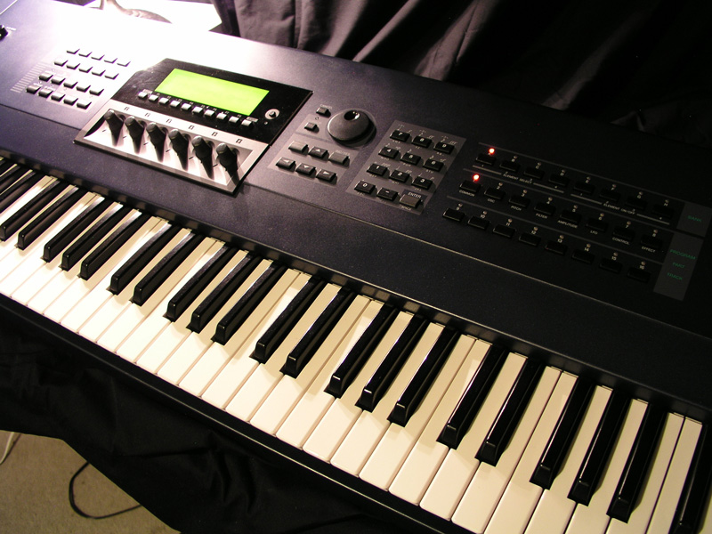 Yamaha EX5 Synthesizer/Workstation